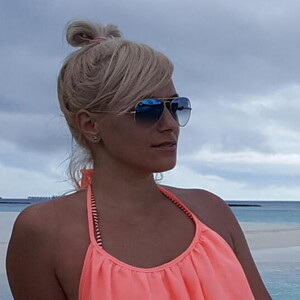 awesomeblonde live cam video preview