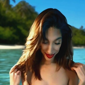 Silky_indian Woman webcam from South Africa